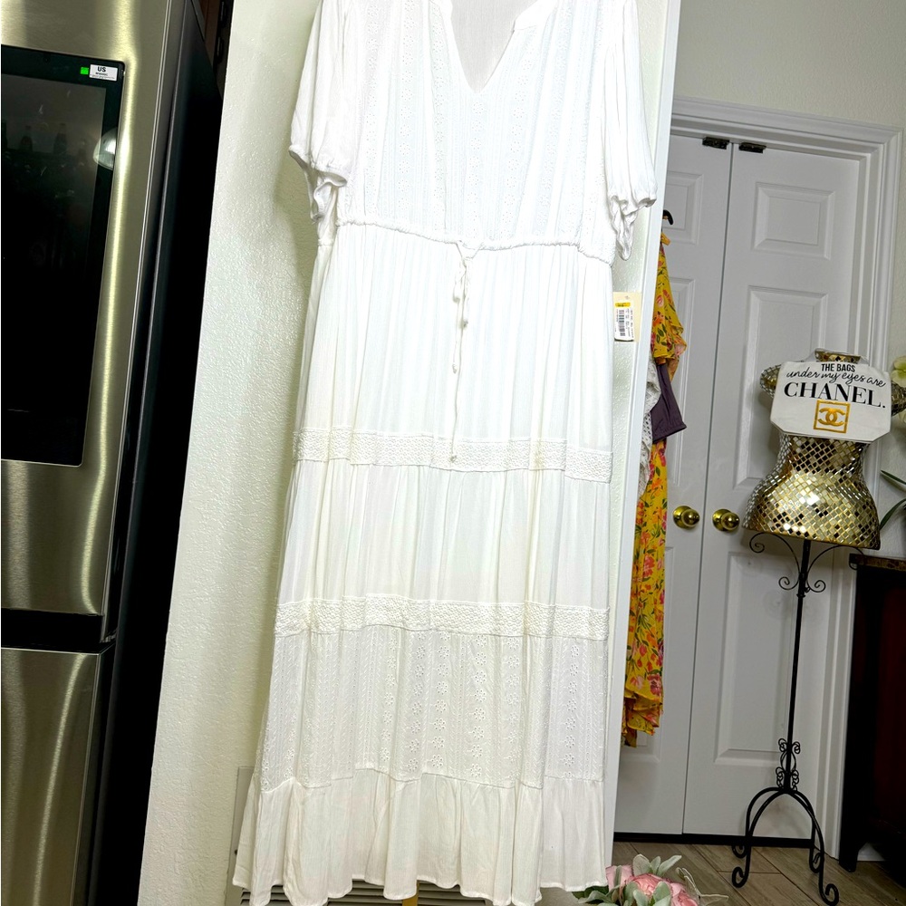 Gorgeous Plus Size 3X - White V-Neck Maxi Dress, Short Sleeve Drawstring 🩷